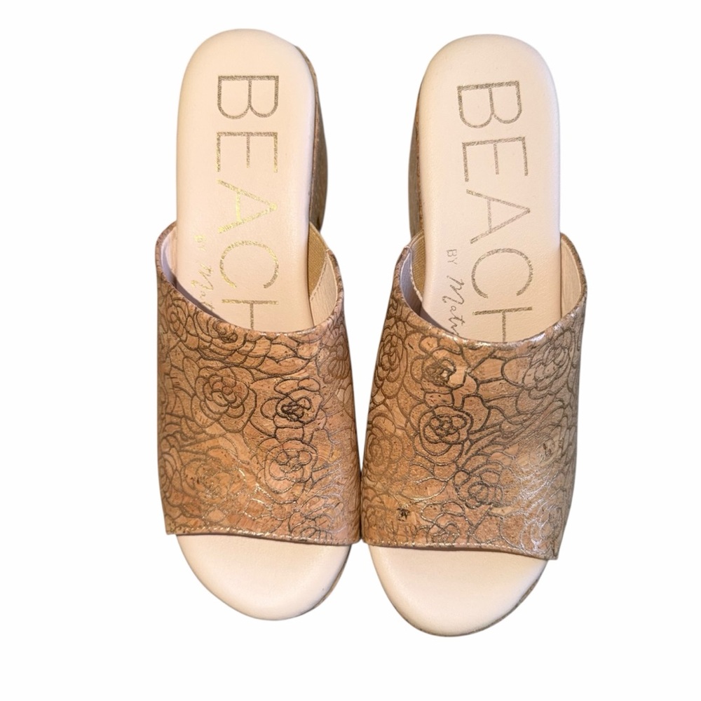 BEACH by Matisse Terry Style Floral Embossed Tan Cork Platform Mules Size 6 - Picture 5 of 9